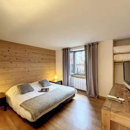 Apartment Centre: 2 Chambres, Terrasse, 4-6 Pers, Proche Commerces - Fr-1-507-16 *